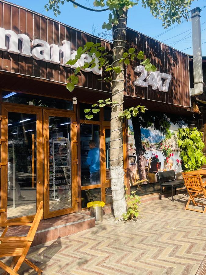 Уютная Квартира В Самом Сердце Алматы Алмати Екстер'єр фото